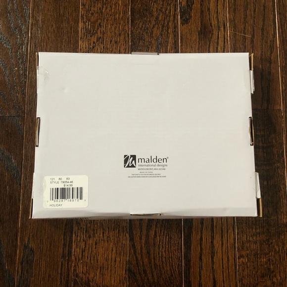 Malden Red ‘Merry Christmas’ Paw Prints (Dog) 4”x6” Single Photo Wooden Frame - Picture 5 of 5